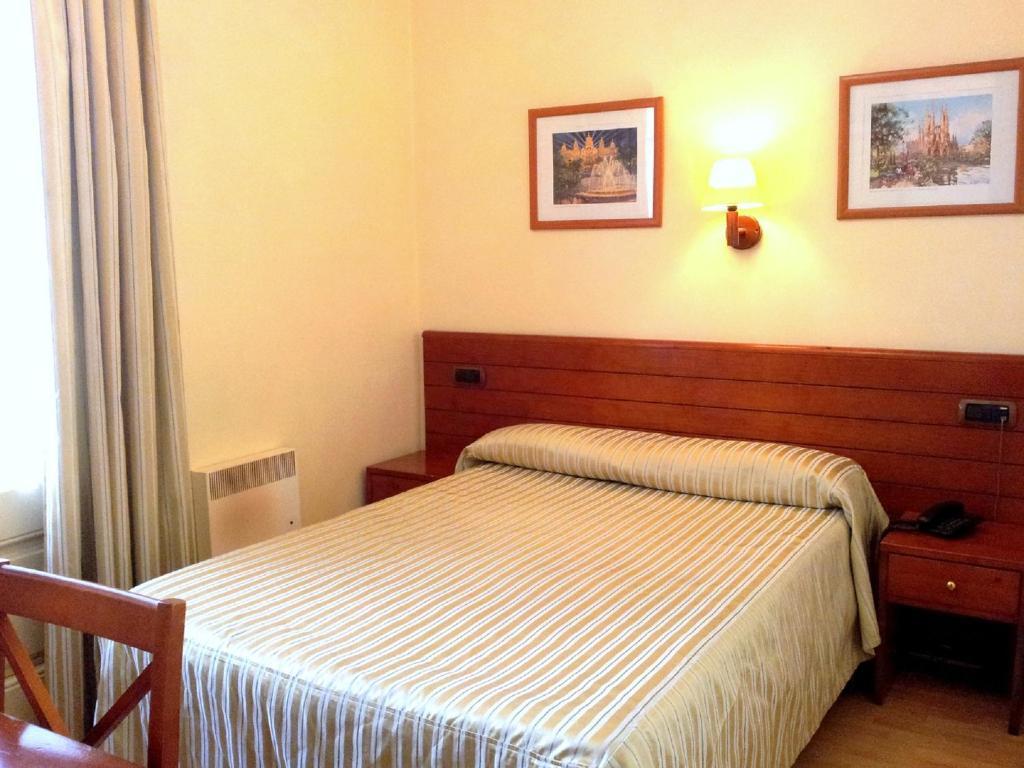 Hotel Toledano Ramblas Barselona Oda fotoğraf