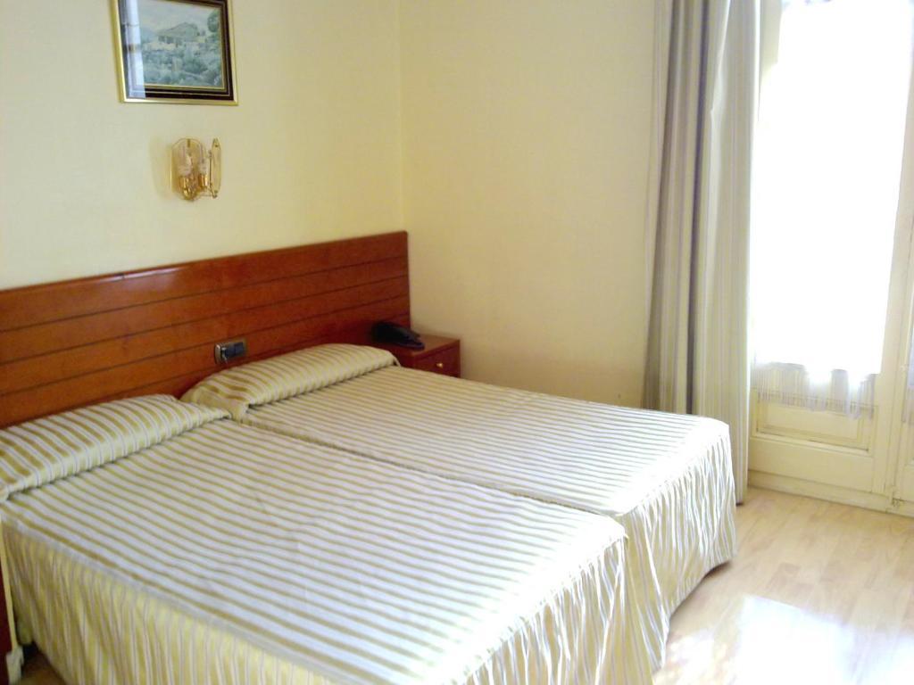 Hotel Toledano Ramblas Barselona Oda fotoğraf