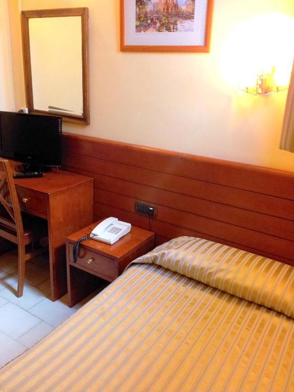 Hotel Toledano Ramblas Barselona Oda fotoğraf